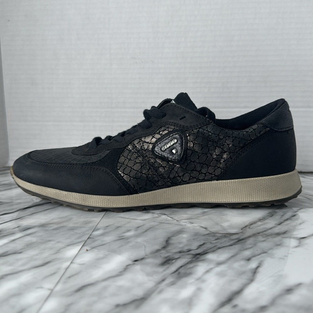 Ecco sneaker shoes with faux snakeskin women’s size 42 black - Picture 6 of 10